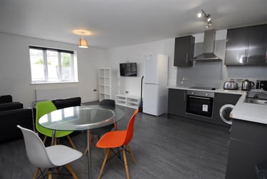 2 bed flat, Belgrave Lane, Mutley, Plymouth, PL47DA - Image 1